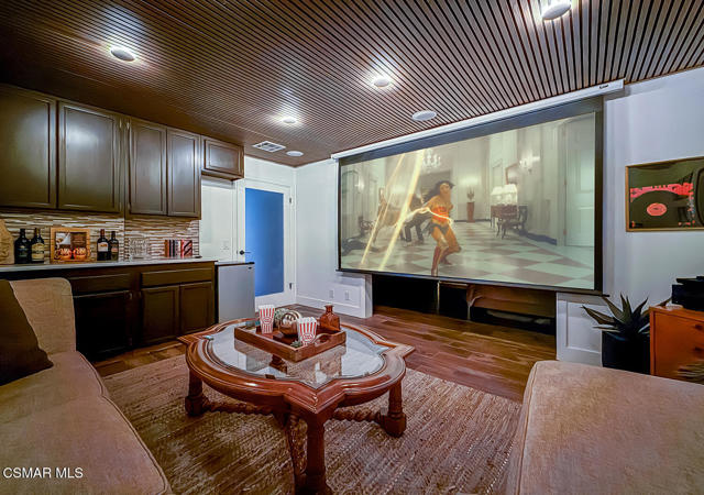 123 Lake Sherwood Drive, Lake Sherwood CA: https://media.crmls.org/mediaz/15ab15c6-cb5a-4c3a-ad80-2d4aae6ee00a.jpg