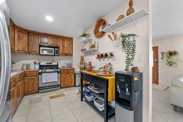 Detail Gallery Image 11 of 31 For 1534 Folkestone St, Spring Valley,  CA 91977 - 4 Beds | 2 Baths
