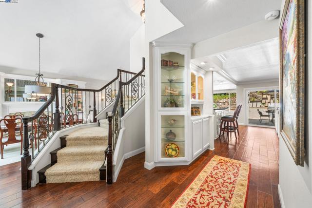 639 Canyon Crest Rd East, San Ramon CA: https://media.crmls.org/mediaz/15ab8945-cbeb-452f-8d5d-1bf3fb99d074.jpg