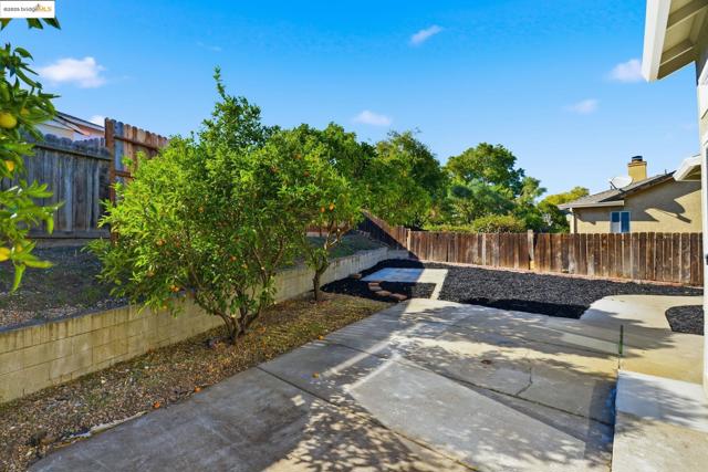 1486 Waverly Way, Pittsburg CA: https://media.crmls.org/mediaz/15abe555-5976-4a34-b2d2-4f07e41077b3.jpg