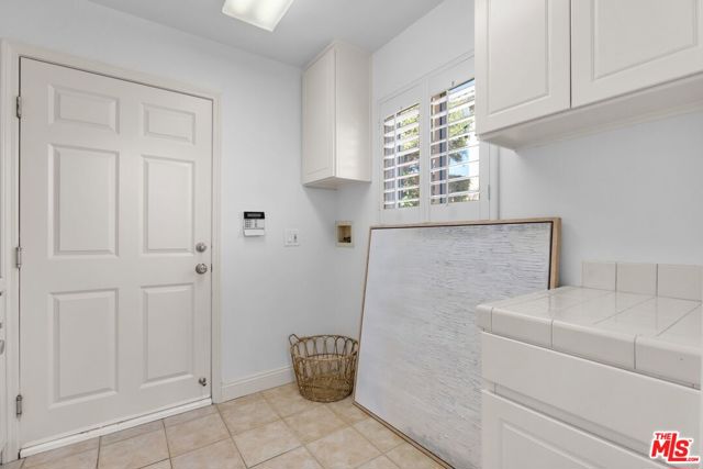 11840 Rowles Court, Los Angeles CA: https://media.crmls.org/mediaz/15ac6e7b-5688-433f-abd6-631ddf298d28.jpg