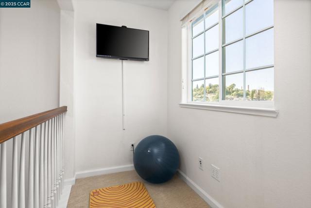 104 Silva Ct, Martinez CA: https://media.crmls.org/mediaz/15acaf7a-ec8c-4309-9ed3-3e0785a890e7.jpg