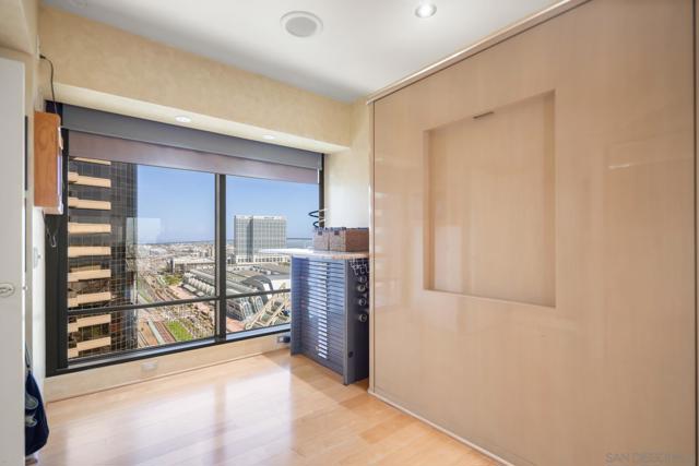 100 Harbor Dr, San Diego CA: https://media.crmls.org/mediaz/15acc85d-c28c-4f3a-a9c6-9a665415f9ea.jpg