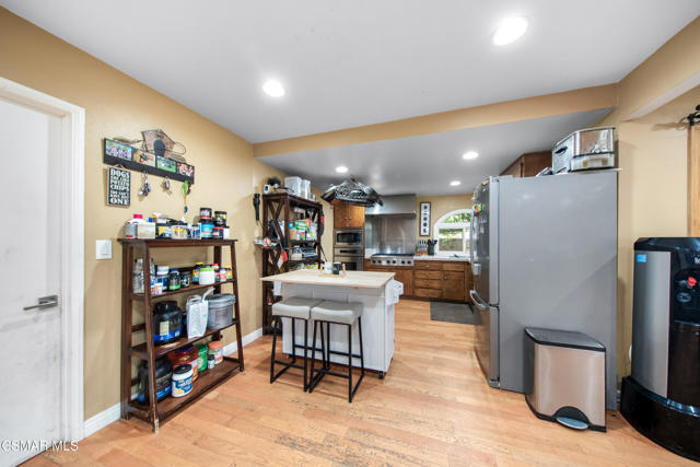 2719 Licia Place, Simi Valley CA: https://media.crmls.org/mediaz/15acd52a-7ead-45f1-bb04-a2ccee2a0bf6.jpg