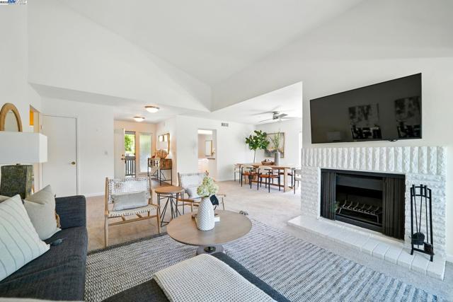 880 Terra California Dr, Walnut Creek CA: https://media.crmls.org/mediaz/15acd8c3-4dd9-449b-ba77-5efcd52b786e.jpg