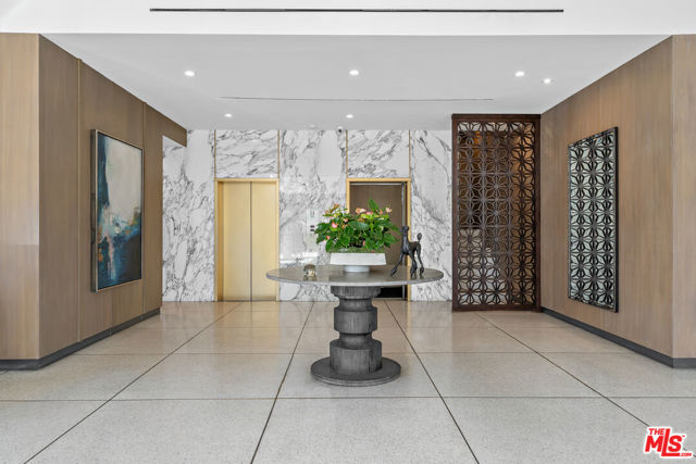 8787 Shoreham Drive, West Hollywood CA: https://media.crmls.org/mediaz/15acff06-2aa2-48a1-8f6a-12023039ce84.jpg