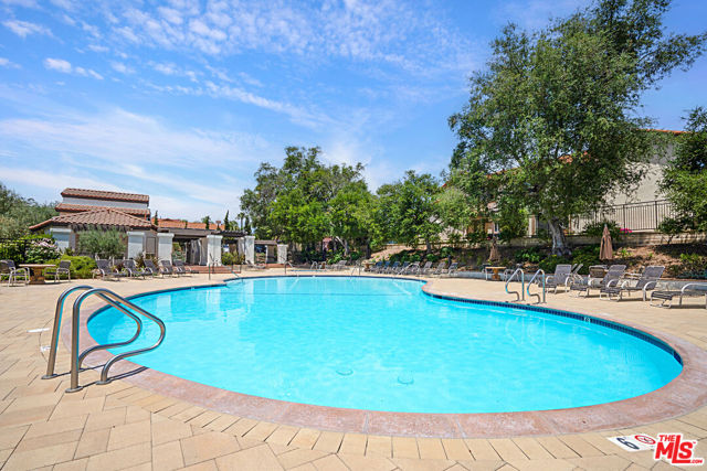 1668 Fox Springs Circle, Newbury Park CA: https://media.crmls.org/mediaz/15adde26-88af-454f-8eb1-f22977aefac7.jpg