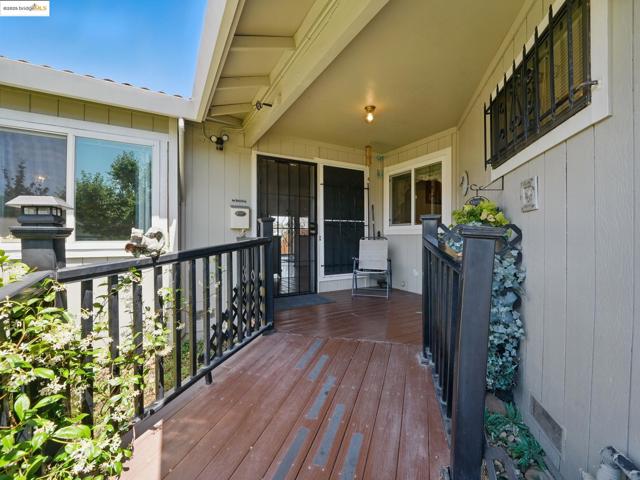 177 Bryce Way, Vacaville CA: https://media.crmls.org/mediaz/15ae20cd-de3e-4a49-a502-c2e1afaafeb5.jpg