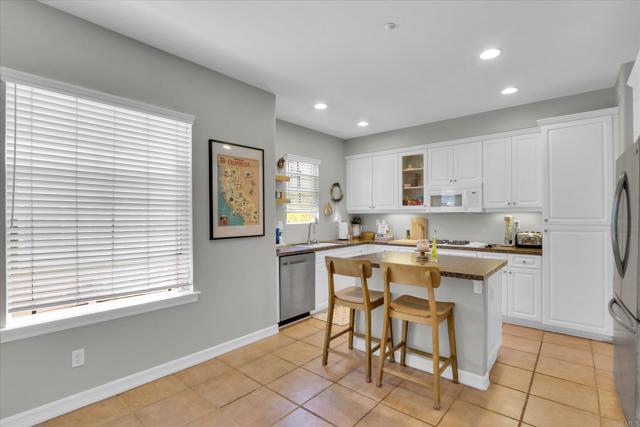 2640 Escala Circle, San Diego CA: https://media.crmls.org/mediaz/15ae42e3-fe60-4347-9410-aba759078df0.jpg