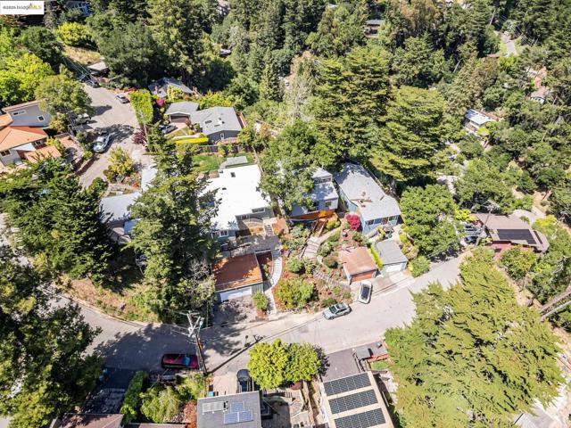 6815 Paso Robles Dr, Oakland CA: https://media.crmls.org/mediaz/15ae8cad-b928-4b27-8335-e08f31b93dff.jpg