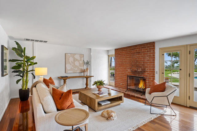 5324 Felice Place, Woodland Hills CA: https://media.crmls.org/mediaz/15aeadf0-7bb8-43a1-86e5-ad94e605f83e.jpg
