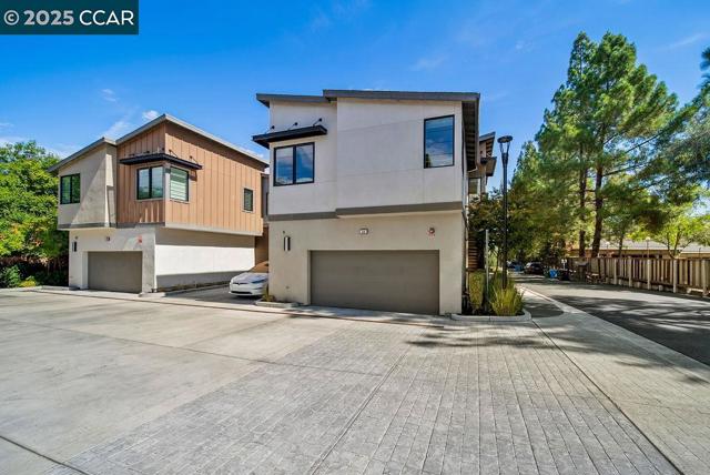 44 Analisa Ln, Walnut Creek CA: https://media.crmls.org/mediaz/15aeda2a-a0a2-4122-9055-dcede617d208.jpg