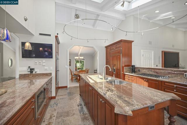 1883 Piedras Cir, Alamo CA: https://media.crmls.org/mediaz/15af24e5-16f6-4e47-ae77-5b6d039679b0.jpg