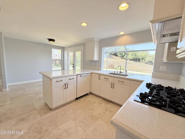 1061 Shoal Creek Court, Simi Valley CA: https://media.crmls.org/mediaz/15af51c1-2f04-4af2-8307-13ee2cd32784.jpg