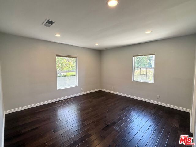 5379 Yolanda Avenue, Tarzana CA: https://media.crmls.org/mediaz/15afe4c9-e5a5-4a33-9d4a-46b10f2a322d.jpg