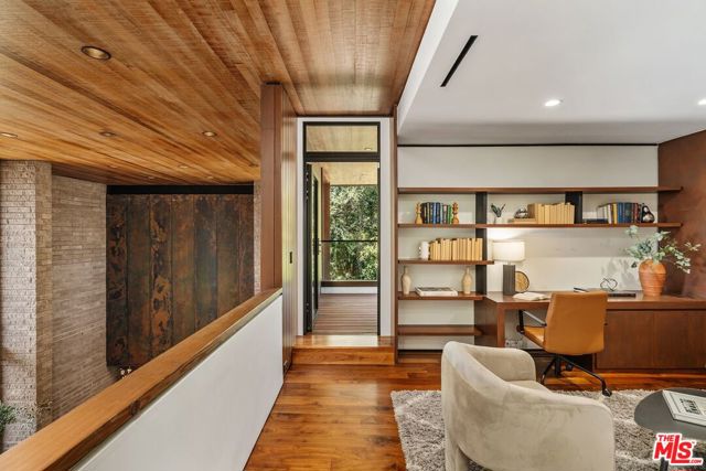 1005 Elden Way, Beverly Hills CA: https://media.crmls.org/mediaz/15b01b46-2057-4a88-a8e2-eb54412799b6.jpg