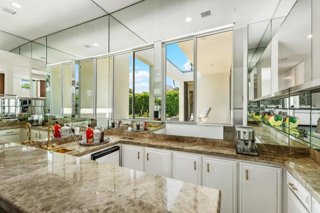 75301 Montecito Drive, Indian Wells CA: https://media.crmls.org/mediaz/15b08a10-5783-4f80-965b-bfb0166f8718.jpg