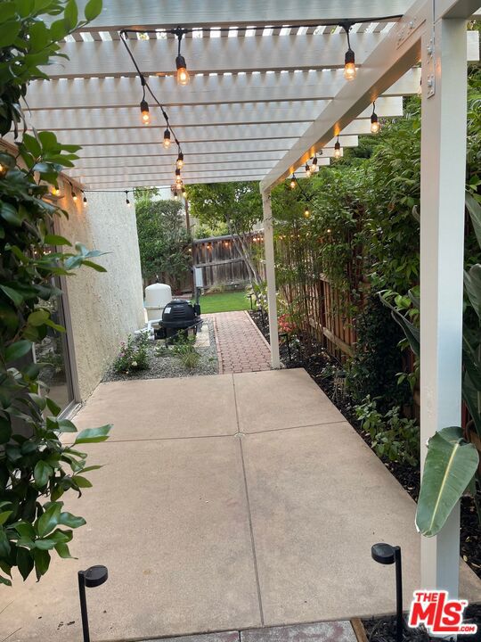 603 Racquet Club Lane, Thousand Oaks CA: https://media.crmls.org/mediaz/15b0c0f9-4925-44fc-b884-8f335c07a437.jpg