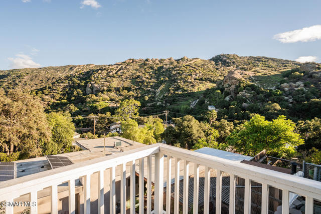 1088 Alta Vista Road, Simi Valley CA: https://media.crmls.org/mediaz/15b10de8-517d-4ff2-90f3-6c950ae7ba43.jpg