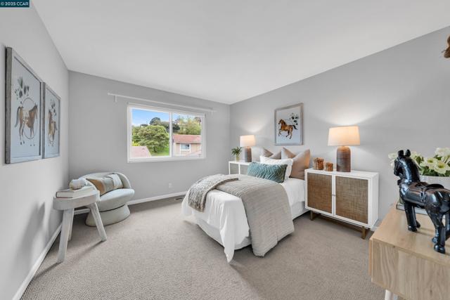 31 Turtle Creek Street, Oakland CA: https://media.crmls.org/mediaz/15b166d5-88df-40c4-9a20-15a89c567544.jpg