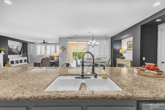 83881 Festivo Court, Indio CA: https://media.crmls.org/mediaz/15b1a491-a296-43da-82cc-0ce86ea28def.jpg