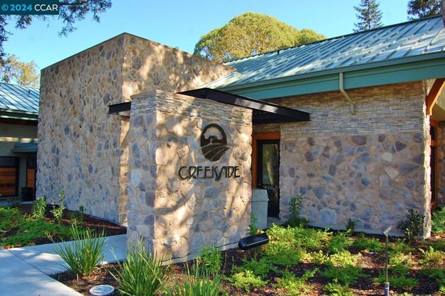 2748 Tice Creek Dr, Walnut Creek CA: https://media.crmls.org/mediaz/15b1d174-ecfc-44d2-b444-8252c492bbaf.jpg