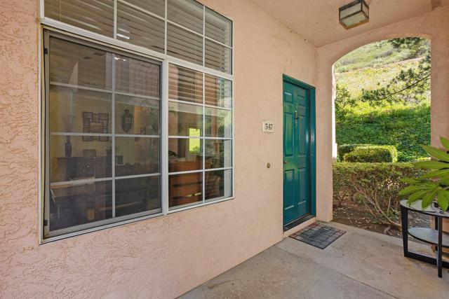 18515 Caminito Pasadero, San Diego CA: https://media.crmls.org/mediaz/15b1f951-6ead-433c-a166-f2c100f1c766.jpg