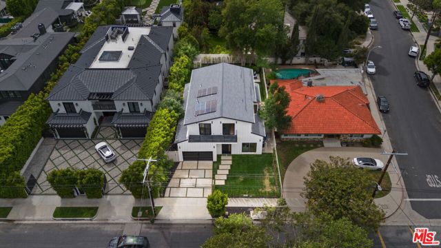 4535 Haskell Avenue, Encino CA: https://media.crmls.org/mediaz/15b218f7-58ff-4cae-b502-5bc6bde83302.jpg