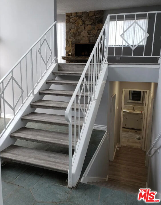 7 Clipper Road, Rancho Palos Verdes CA: https://media.crmls.org/mediaz/15b26563-e23a-4a80-9ed7-aaad633049ad.jpg