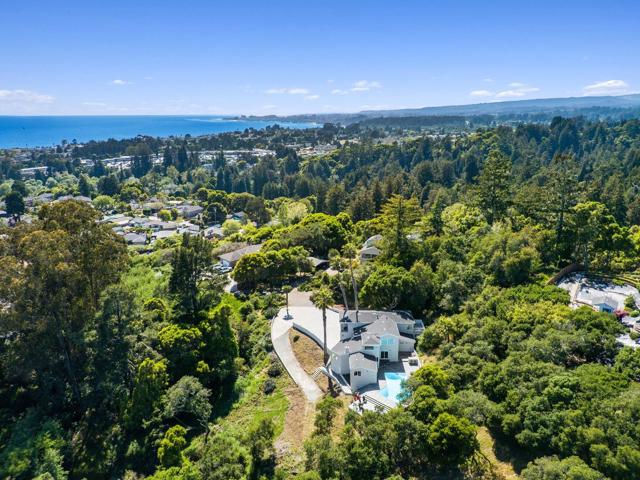 532 Moonrise Lane, Aptos CA: https://media.crmls.org/mediaz/15b2b7fe-c57c-4192-86ed-1122cc6cf1f1.jpg