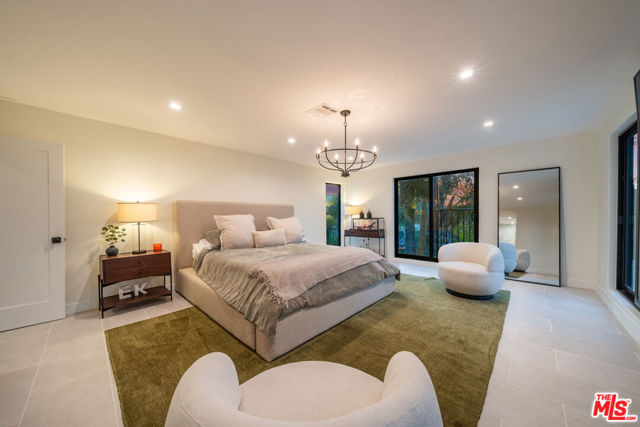 3236 Primera Avenue, Los Angeles CA: https://media.crmls.org/mediaz/15b31c68-6e44-429a-b03b-89ea2f6e4a47.jpg