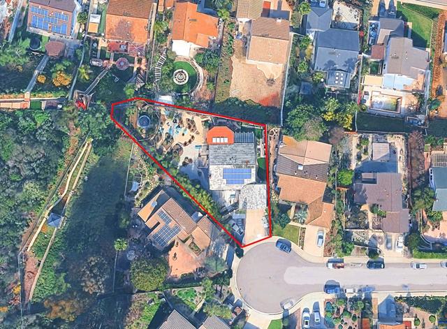 11058 Picaza Place, San Diego CA: https://media.crmls.org/mediaz/15b3831d-c338-40e6-b9a2-f1678923b368.jpg