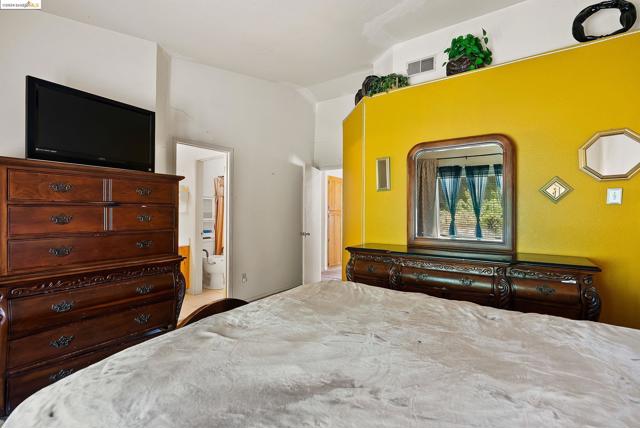 Image 21 of 39 For 8038 Torrente Way