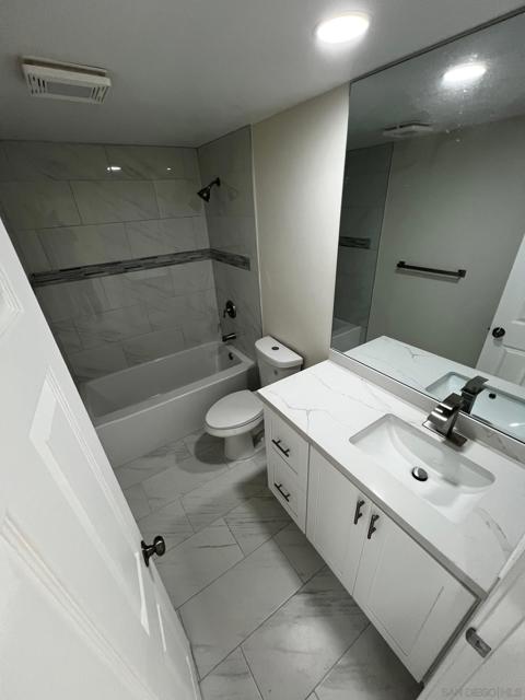 11524 Azucena Dr, San Diego CA: https://media.crmls.org/mediaz/15b47fe3-3d10-4615-ac79-03afce5a5bf3.jpg