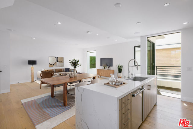 741 N Gramercy Place, Los Angeles CA: https://media.crmls.org/mediaz/15b4aea4-f137-4aa4-ae06-7f01ef7a2eae.jpg
