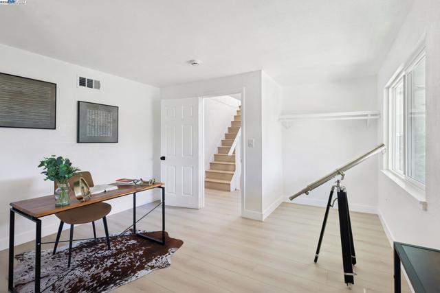 1218 Lattie Ln, Mill Valley CA: https://media.crmls.org/mediaz/15b4cde0-95b0-4700-83fc-7626615fc9c6.jpg