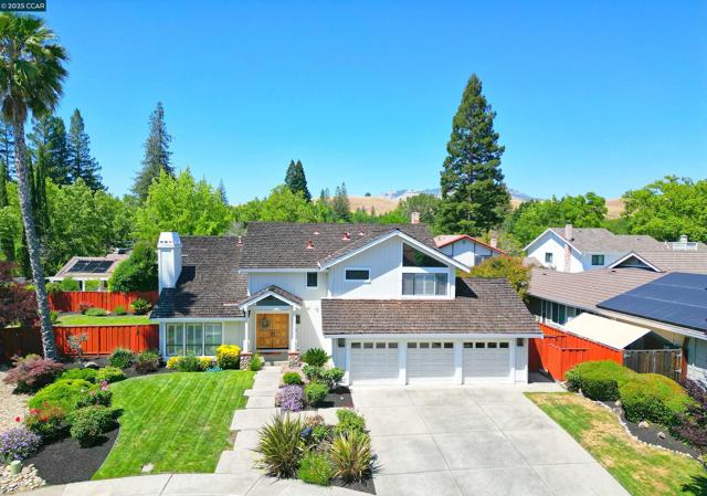 732 Graham Ct, Danville CA: https://media.crmls.org/mediaz/15b57219-6c33-4d68-b382-f5d9187a2b5b.jpg