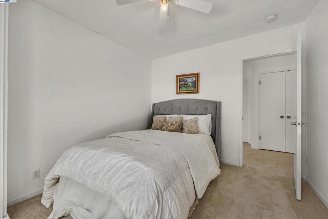 1923 Green Valley Rd, Alamo CA: https://media.crmls.org/mediaz/15b57df5-1bc2-4bc2-912e-61e83c4d2899.jpg