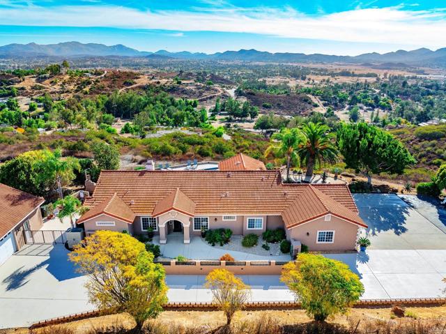 1185 Cedar Summit Drive, Ramona CA: https://media.crmls.org/mediaz/15b580dc-3232-40ee-a21c-75e36fb1dd8a.jpg