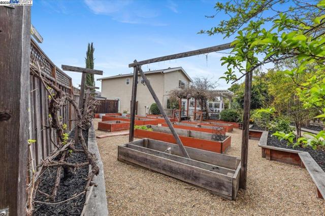 297 Ludlow Pl, San Ramon CA: https://media.crmls.org/mediaz/15b58c45-ded8-45b4-accc-17f7bc2acb39.jpg
