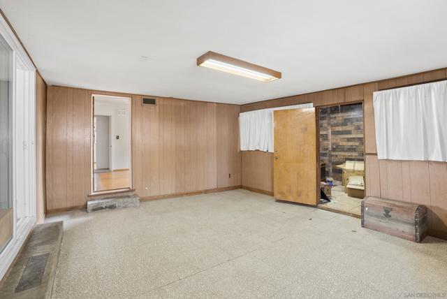 5750 Roanoke St, San Diego CA: https://media.crmls.org/mediaz/15b5e734-3833-4a90-84d0-a2626f9e231b.jpg