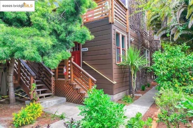 1906 Bonita AVE, Berkeley CA: https://media.crmls.org/mediaz/15b6598e-acc1-4ef7-af56-8e9922cdcfd1.jpg