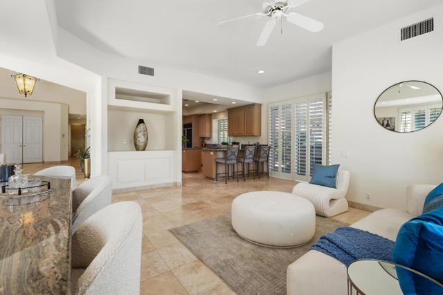 47380 Via Cordova, La Quinta CA: https://media.crmls.org/mediaz/15b68ca4-c5ab-4e55-a594-358cf4959e47.jpg