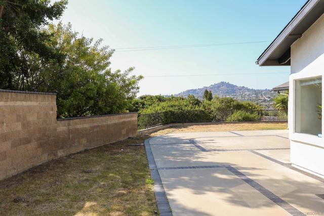 9977 Cristobal Dr, Spring Valley CA: https://media.crmls.org/mediaz/15b6917f-af57-4ef1-9753-62f8d9c8886e.jpg