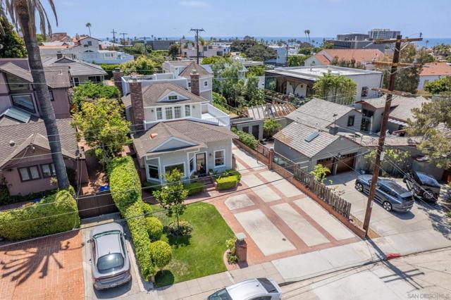 7824 Exchange Pl, La Jolla CA: https://media.crmls.org/mediaz/15b6e206-c2c9-41e6-b467-734cfaef0ac4.jpg