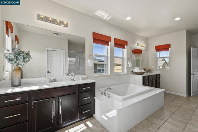 589 W Huntington Ave, Mountain House CA: https://media.crmls.org/mediaz/15b77ba8-de85-4eee-939c-f24ef85591c5.jpg