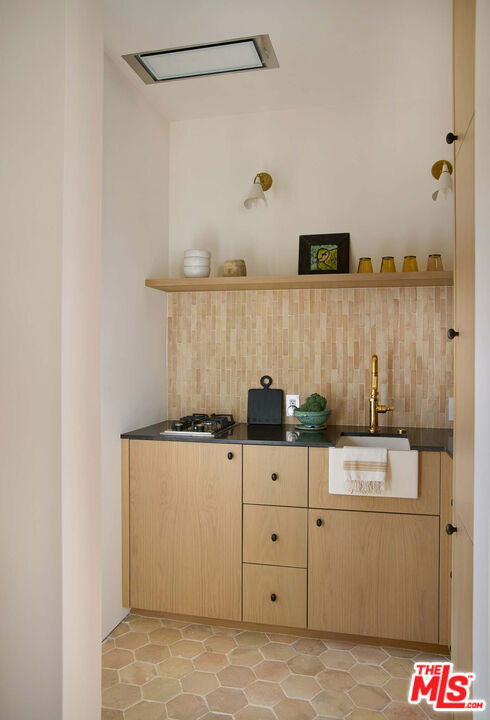 7841 Stewart Avenue, Los Angeles CA: https://media.crmls.org/mediaz/15b7822d-b643-4690-98b2-07c95099d6c9.jpg