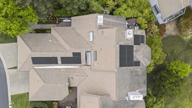 5958 Dry Oak Drive, San Jose CA: https://media.crmls.org/mediaz/15b7cfff-9403-48fe-8370-a71f2d1f7f1f.jpg