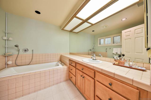 Image 33 of 39 For 181 Montezuma Dr