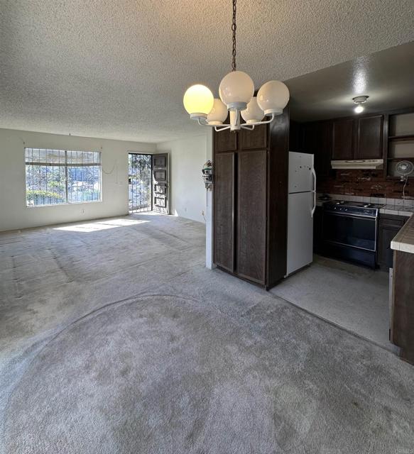 Detail Gallery Image 2 of 15 For 462 Bluffview Rd, Spring Valley,  CA 91977 - 3 Beds | 2 Baths